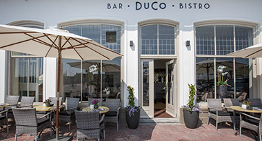 Vooraanzicht van buitenkant bij Bar Bistro DuCo Middelburg